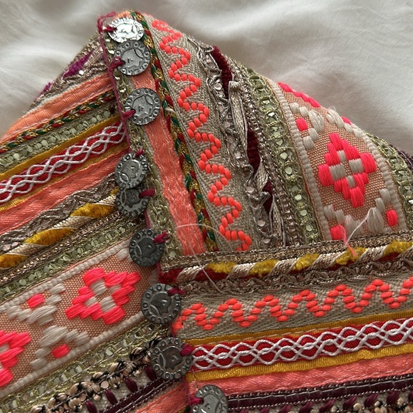 Embroidered pink clutch - Picture 4 of 7